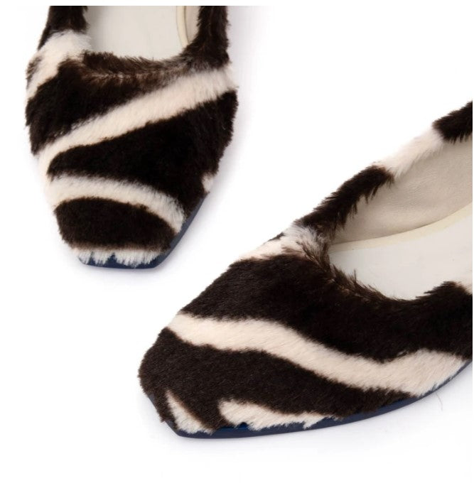 Manolita Closed Toe BALLE PUFF ZEBRA