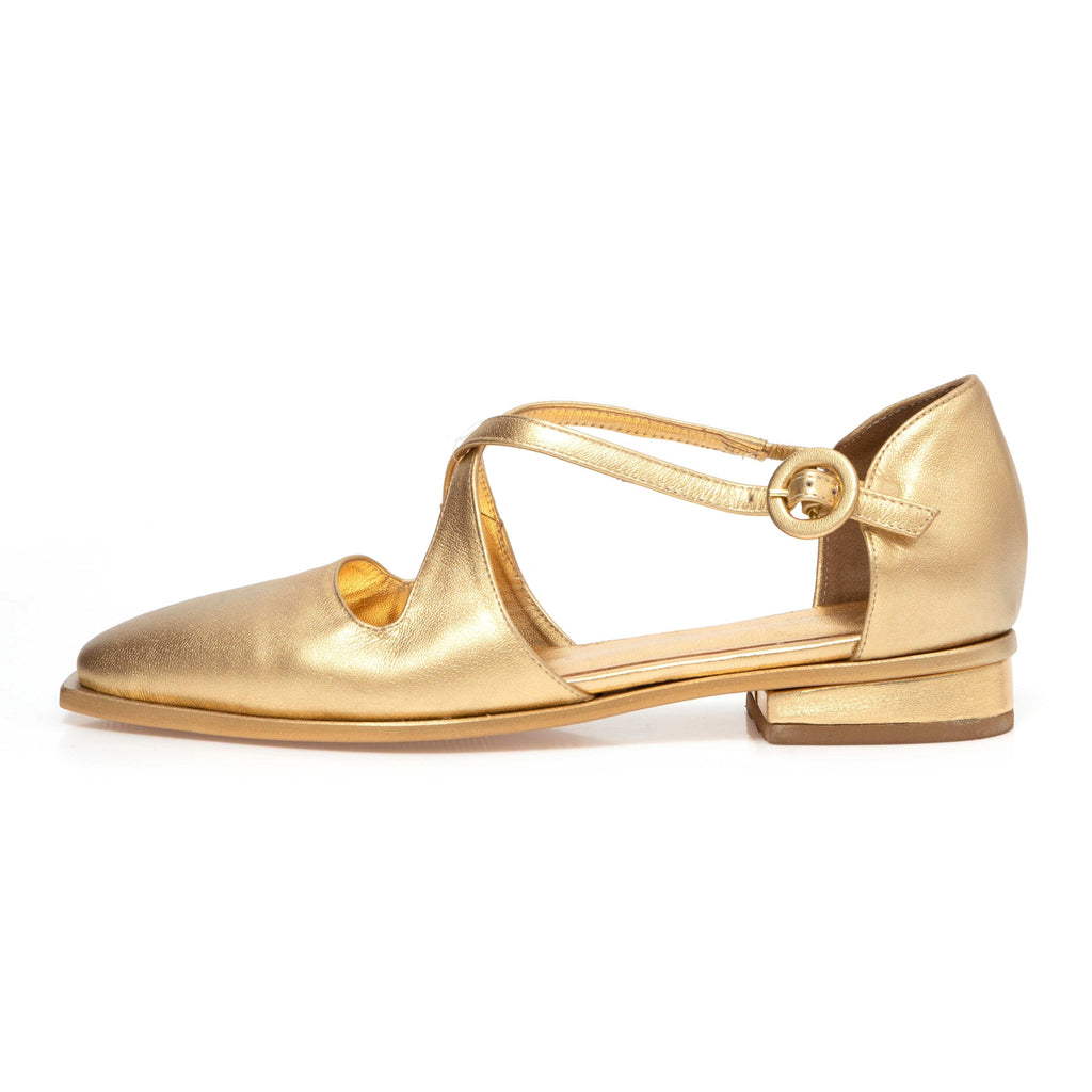 Manolita Closed Toe Mary Ping Gold