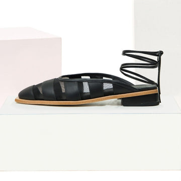 Manolita Closed Toe St Tropez in Black